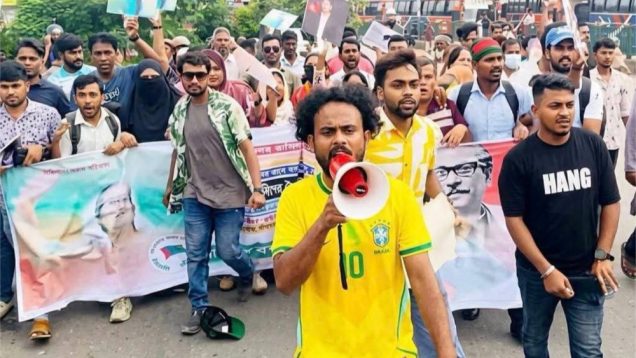 ইউনূসের বিচার দাবিতে আওয়ামীলীগের বিক্ষোভ, ককটেল বিস্ফোরণ, গ্রেপ্তার ৩