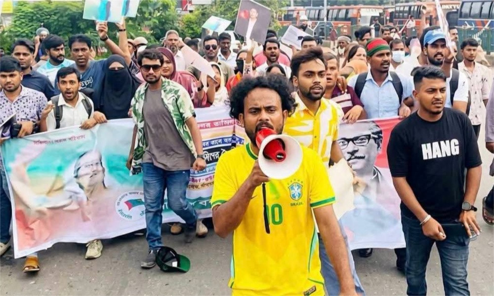 ইউনূসের বিচার দাবিতে আওয়ামীলীগের বিক্ষোভ, ককটেল বিস্ফোরণ, গ্রেপ্তার ৩