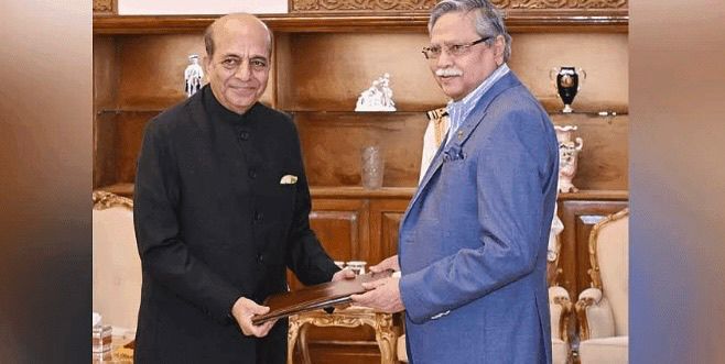 রাষ্ট্রপতির সঙ্গে সাক্ষাৎ, পরিচয়পত্র পেশ করলেন ভারতের নতুন হাইকমিশনার