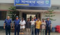 সাপাহারে অবৈধভাবে আম তোলা বাহিনীর ৫ সদস্য গ্রেফতার