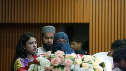 ​“এখনো সাজিদের গেঞ্জি বুকে নিয়ে ঘুমাই”: জগন্নাথ বিশ্ববদ্যালয়ে আবেগাপ্লুত শহীদ সাজিদের মা