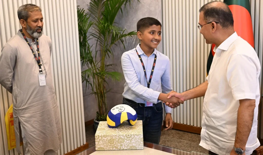 ভুবনভোলানো হাসির সেই তাহসিন এবার প্রধানমন্ত্রীর কার্যালয়ে