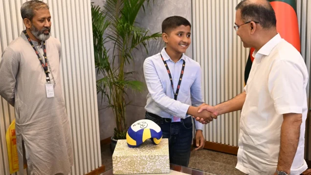 ভুবনভোলানো হাসির সেই তাহসিন এবার প্রধানমন্ত্রীর কার্যালয়ে