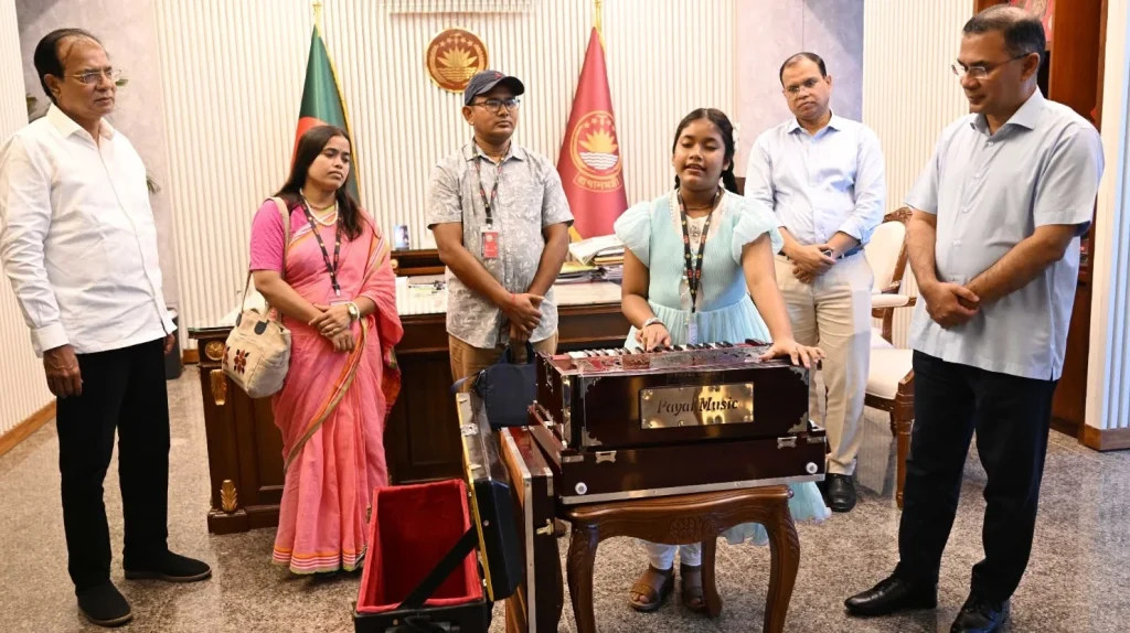 এক চিঠিতে অনুশ্রীর স্বপ্নপূরণ, পেল প্রধানমন্ত্রীর সাক্ষাৎ ও হারমোনিয়াম
