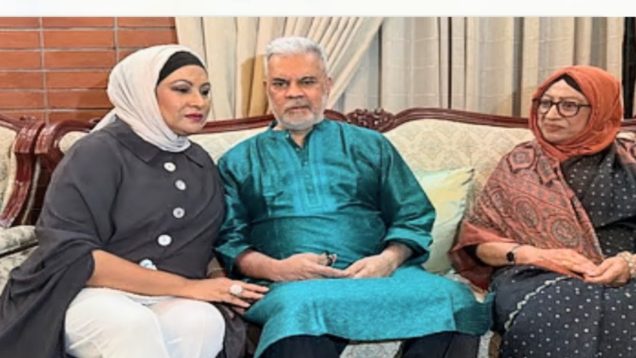 সুচন্দা–চম্পার অনুরোধে গান ধরলেন ইলিয়াস কাঞ্চন ‘আর যাব না আমেরিকা’…