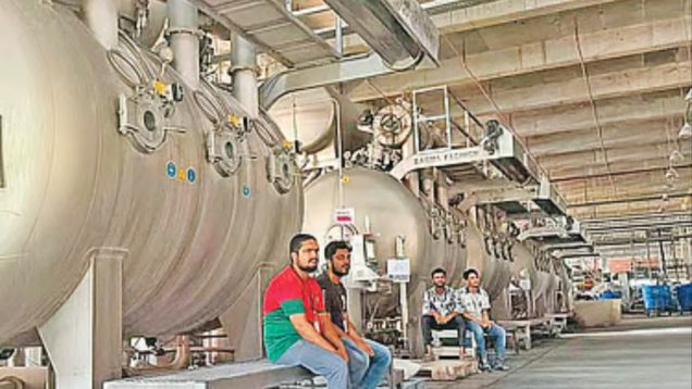 কারখানা উৎপাদনে ফিরছে, তবে সংকট কাটতে লাগবে দুই বছর: অর্থমন্ত্রী
