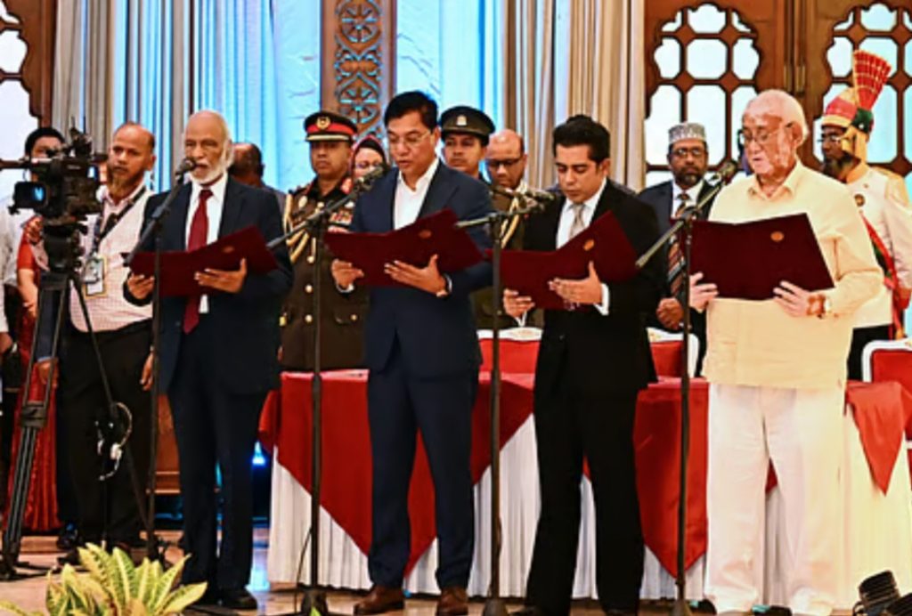 ছয় মাসের মাথায় সরকারে প্রথম রদবদল: মিশ্র প্রতিক্রিয়া, বাড়ছে আরও পরিবর্তনের গুঞ্জন