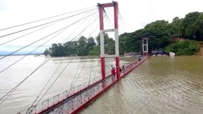 পানির নিচে রাঙ্গামাটির পর্যটন ঝুলন্ত সেতু
