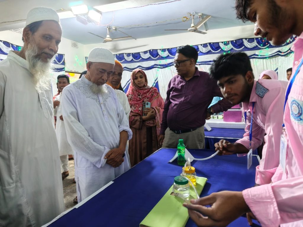 সাপাহারে তেঘরিয়া দ্বি-মুখী উচ্চ বিদ্যালয়ে বিজ্ঞান ও প্রযুক্তি মেলা অনুষ্ঠিত
