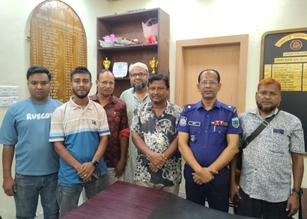 সাপাহারে নবাগত ওসি শাহীন রেজার সাথে সাংবাদিকদের মতবিনিময়