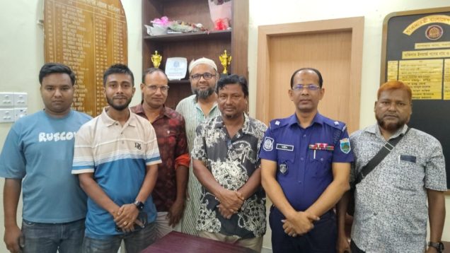 সাপাহারে নবাগত ওসি শাহীন রেজার সাথে সাংবাদিকদের মতবিনিময়