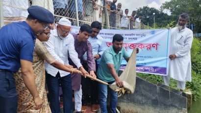 সাপাহারে ২০ প্রতিষ্ঠানে ২৮৫ কেজি মাছের পোনা অবমুক্ত
