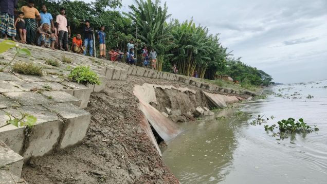 কুড়িগ্রামের ব্রহ্মপুত্রের তীর রক্ষা বাঁধে ধস, যেকোনো সময় ক্ষয়ক্ষতির সম্ভাবনা