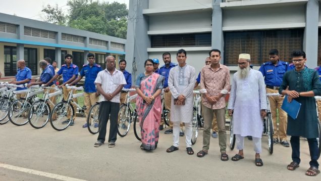 দায়িত্ব পালনে গতি বাড়াতে সাপাহারে ৫৫ জন গ্রাম পুলিশ পেলেন বাইসাইকেল