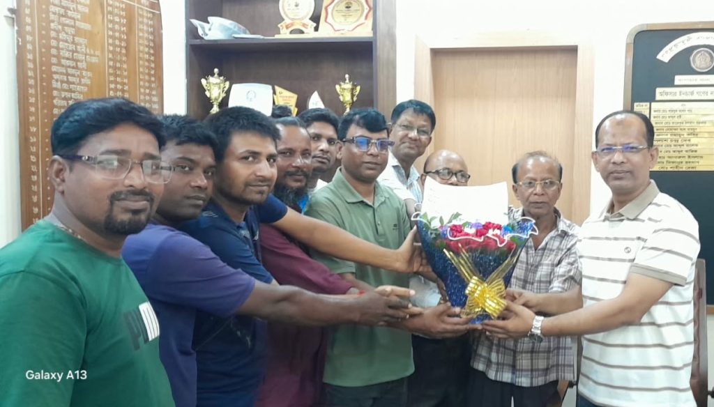সাপাহারে পূজা উদযাপন ফ্রন্টের নেতৃবৃন্দের সঙ্গে নবাগত ওসির মতবিনিময়