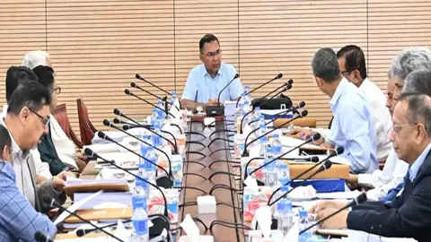 উন্নয়ন প্রকল্পে পরামর্শক ব্যয় কমানোর নির্দেশ প্রধানমন্ত্রীর