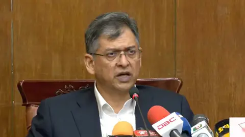 ভাঙচুর-লুটপাটে জড়িতদের রাজনৈতিক পরিচয় আমলে নেব না -স্বরাষ্ট্রমন্ত্রী সালাহউদ্দিন আহমদ